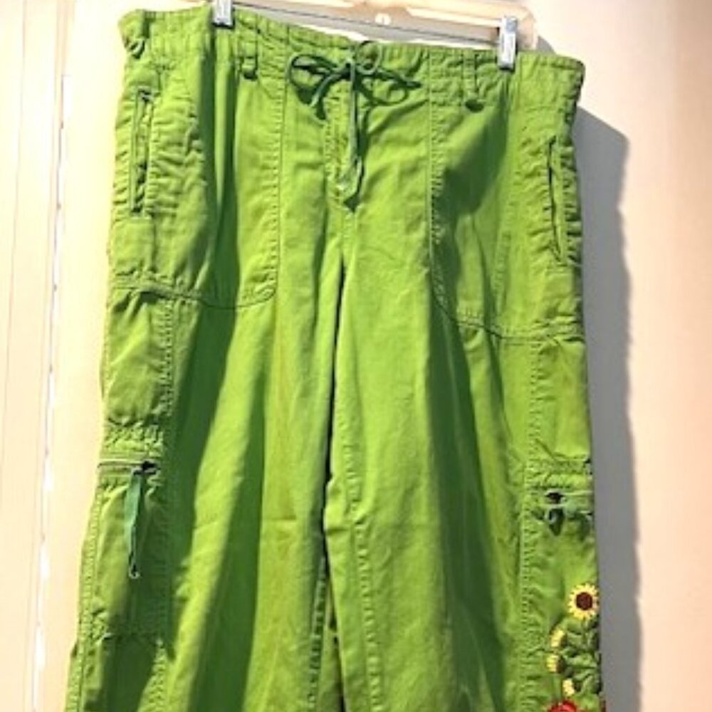 Johnny Was green cargo pants with embroidery - size L
